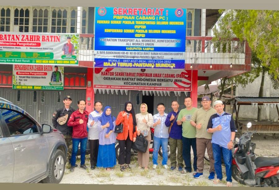 Menuju Pelantikan Ketua PC Kampar Afrinaldi berikan SK FSPTSI Pandau jaya
