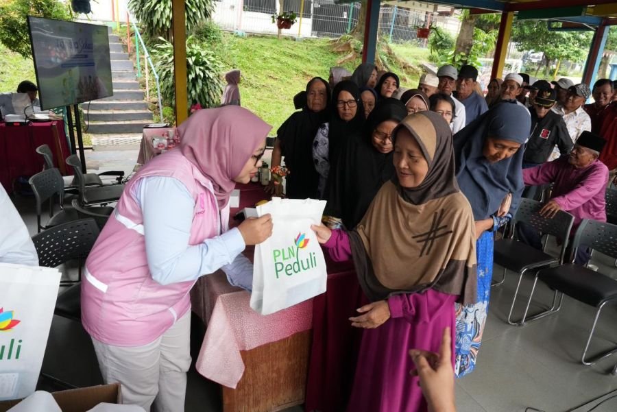 Merawat yang Pernah Merawat, Kartini PLN MCTN Edukasi Lansia Menuju Hidup Sehat