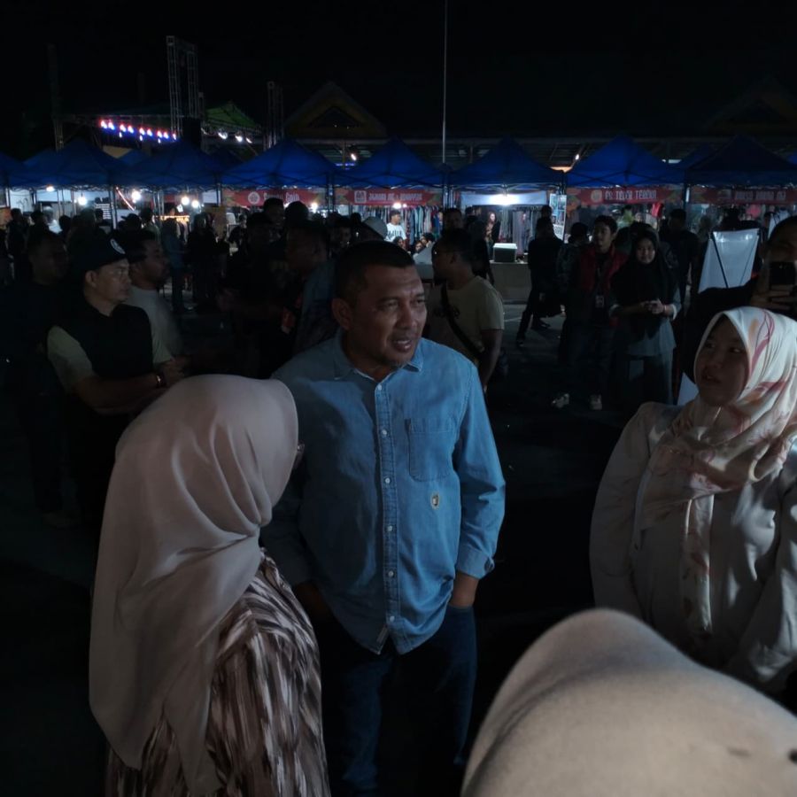 Meriah, Ratusan Warga Padati Bandara Raja Haji Abdullah Weekend Market UMKM di Karimun