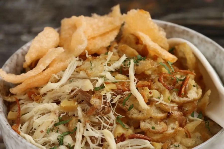 Merintis Usaha Sendiri: Karyawan Hotel Menyajikan Bubur Ayam Jakarta 46 dengan Sentuhan Khasnya