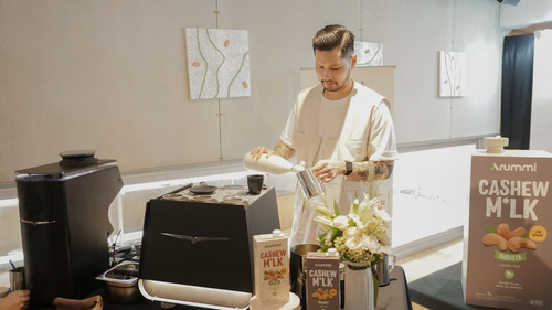 Mikael Jasin, Juara Dunia Barista 2024, Berkolaborasi dengan Arummi Cashew Milk dan Titik Temu Coffe