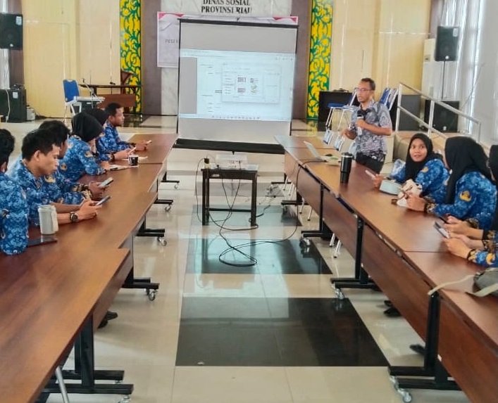 Pegawai Dinsos Riau Digembleng Menulis Berita Sesuai Kaidah Jurnalistik Bersama Sigapnews