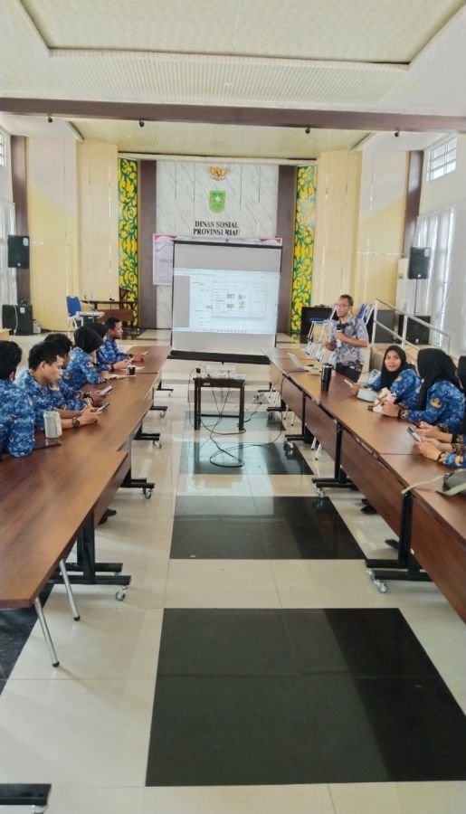 Pelatihan Jurnalistik oleh Anggota PWI Tingkatkan Kompetensi Kehumasan Dinsos Riau