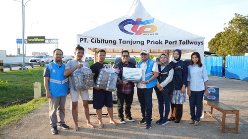 Pelindo Solusi Logistik Salurkan Bantuan bagi Korban Banjir Bekasi