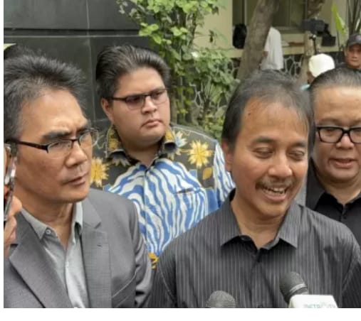 Peluncuran Buku ‘Jokowi's White Paper’ Diwarnai Ketegangan, Roy Suryo Kiaim Alami Intimidasi 