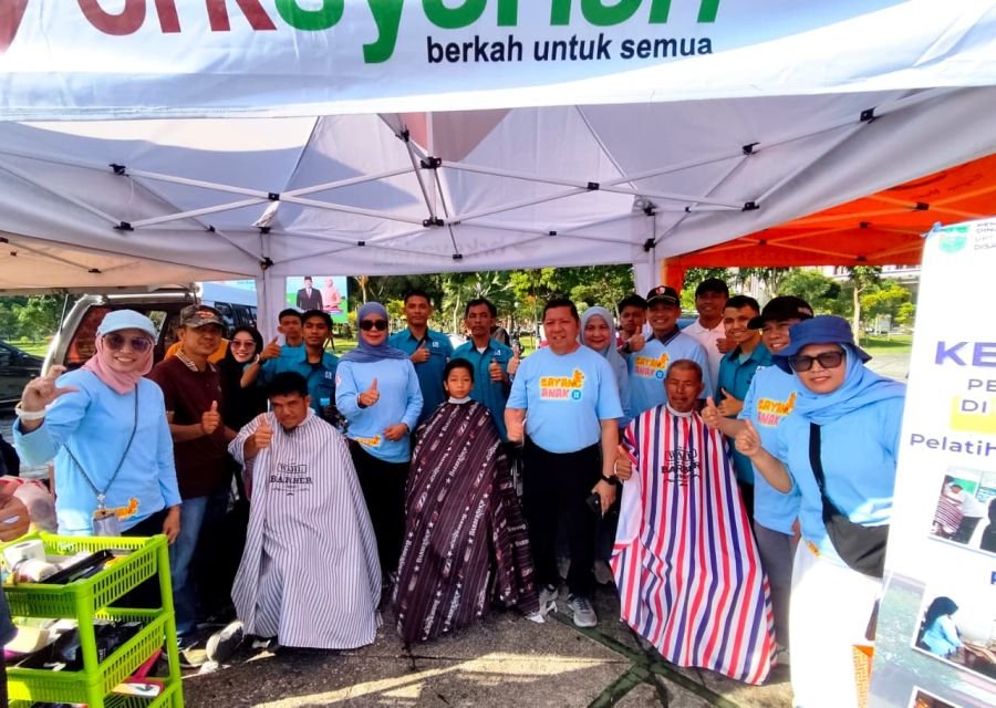 Penyandang Disabilitas Potong Rambut Gratis di HAN ke-42 Riau