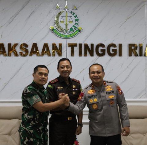 Perkuat Kolaborasi Antarinstansi, Pangdam Kodam XIX Tuanku Tambusai Kunjungi Kajati Riau