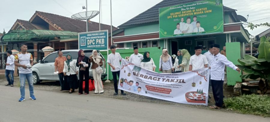 PKB Muara Enim Bagikan 400 Takjil Gratis untuk Warga di Ramadan
