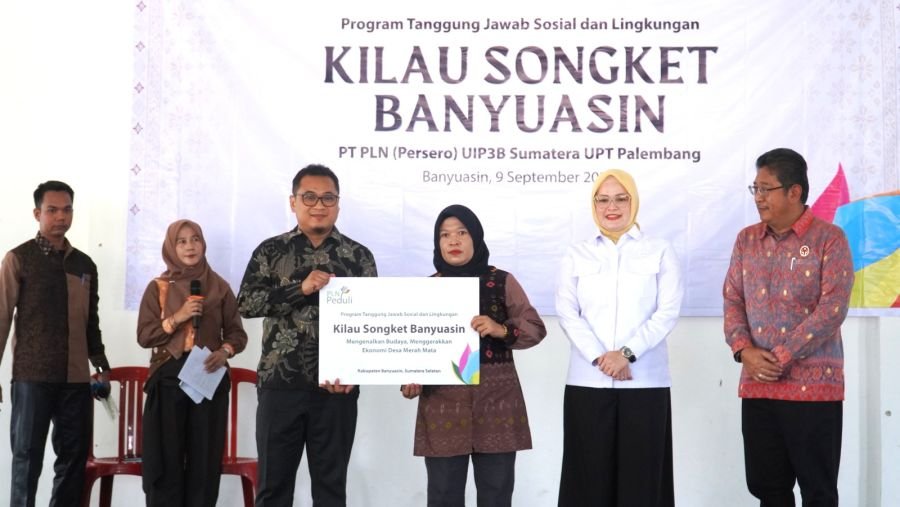 PLN Dorong Songket Banyuasin Naik Kelas, Perkuat Perajin Lokal hingga Bidik Pasar Global