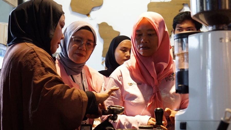 PLN UIP3B Sumatera Latih 9 Peserta Jadi Barista, 5 di Antaranya Disabilitas