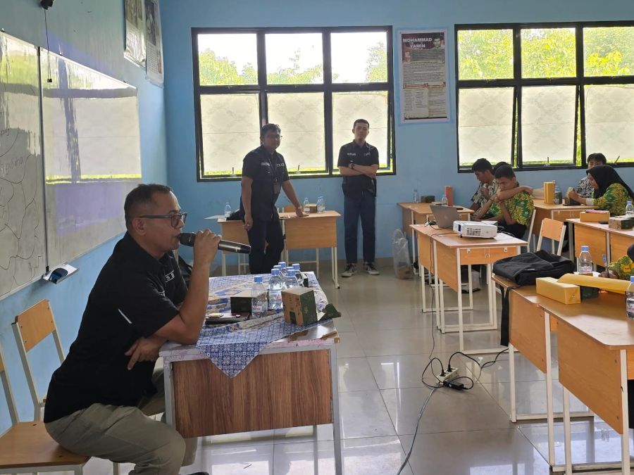PLN UPT Pekanbaru Edukasi Siswa SMAN 17 tentang Bahaya SUTT 150 kV