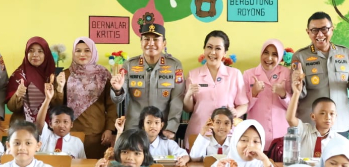Polda Riau Resmikan Program Pelayanan Pemenuhan Gizi Anak Sekolah