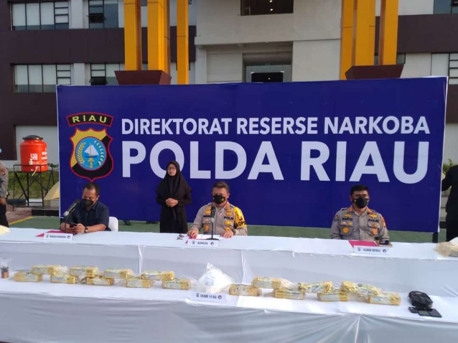 Polda Riau Tangkap Pengedar Narkoba Satu Jaringan