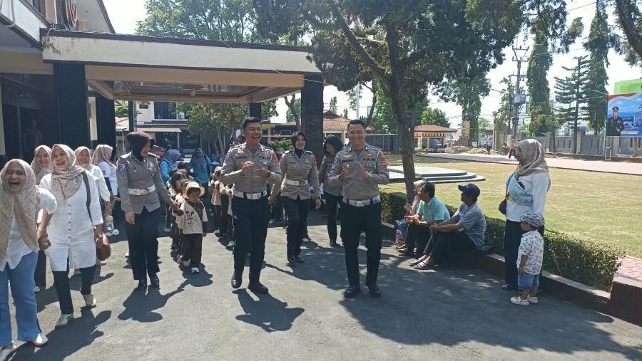 Polres Kuningan Bidik Perubahan Perilaku Berlalu Lintas Sejak Dini Lewat Polisi Sahabat Anak