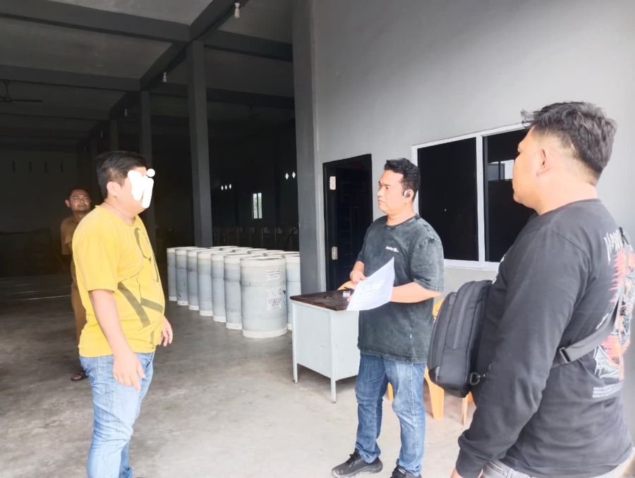 Polres Pelalawan Bongkar Gudang Solar Subsidi Ilegal di Kuala Kampar