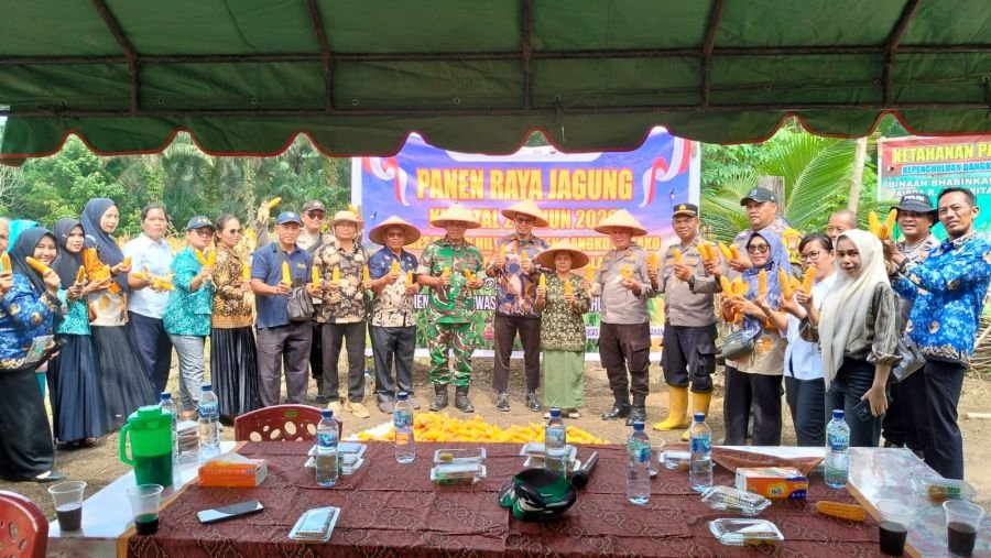 Polsek Bangko Pusako Dukung Panen Raya Jagung Serentak Kuartal II