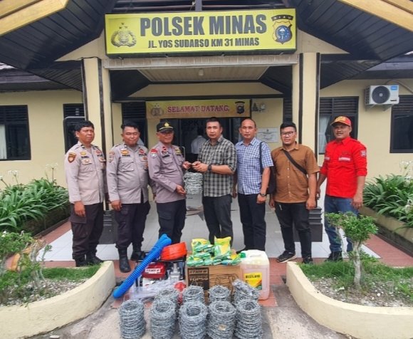 Polsek Minas dan PT RAL Perkuat Ketahanan Pangan, Masyarakat Rantau Bertuah Dapat Bantuan