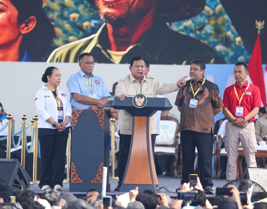 Prabowo Umumkan “Kado Buruh”, Regulasi Baru hingga Satgas PHK di May Day