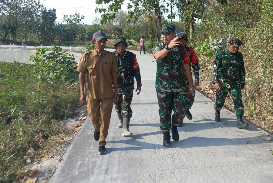 Presisi di Setiap Sudut: Rajut Masa Depan Lewat Jalan Beton TMMD 129 Bojonegoro di Kedungpandan