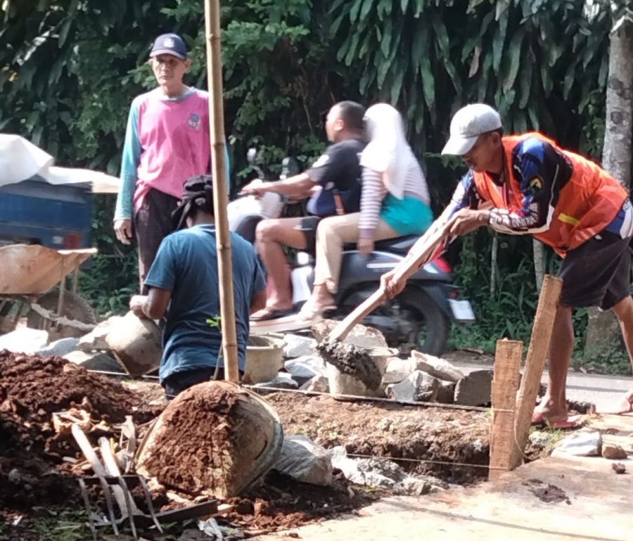 Proyek Pemeliharaan Pembangunan Pengaman di Purwakarta Disorot, Papan Informasi Tak Lengkap