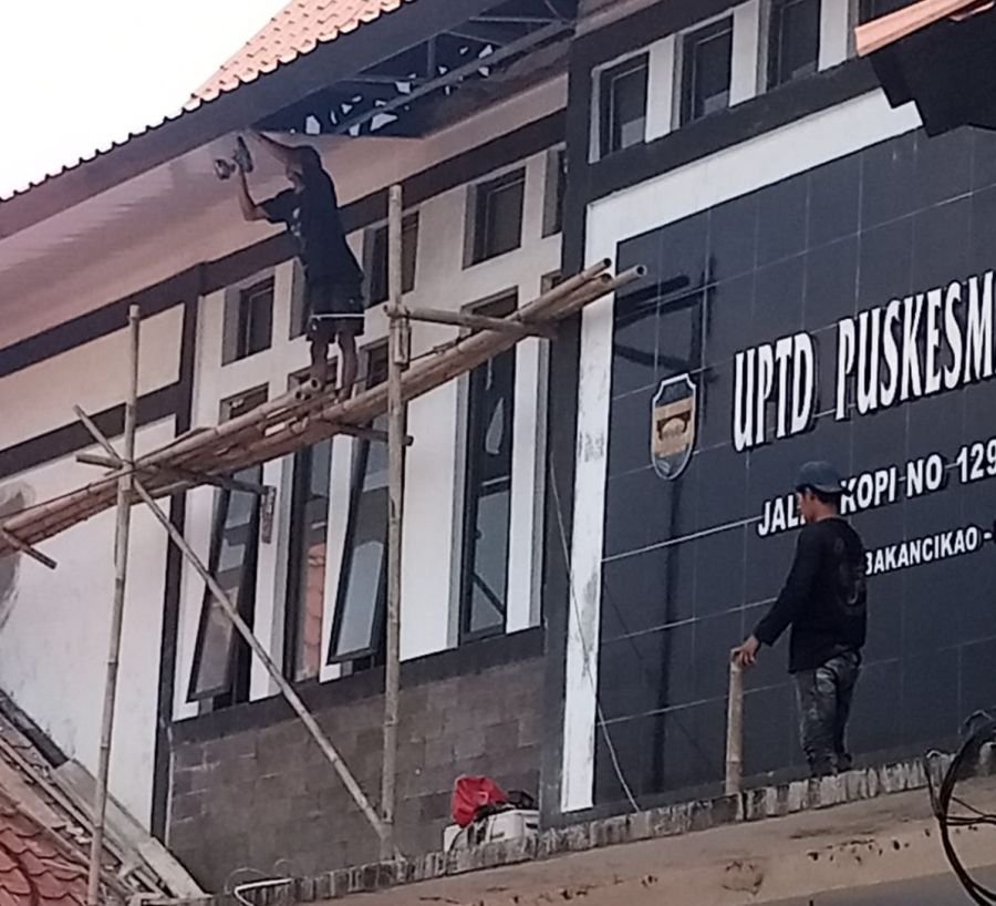 Proyek Rehab Puskesmas Rp895 Juta di Purwakarta  Diduga Abaikan K3