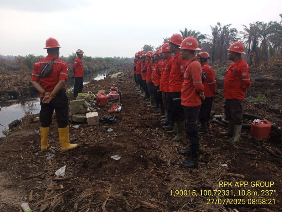 PT Arara Abadi Kerahkan 30 Personel Padamkan Karhutla Rohul dan Rohil