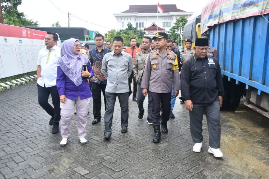 Resmi Dilepas Oleh Pj Bupati Kampar Logistik Pemilu Tahun 2024