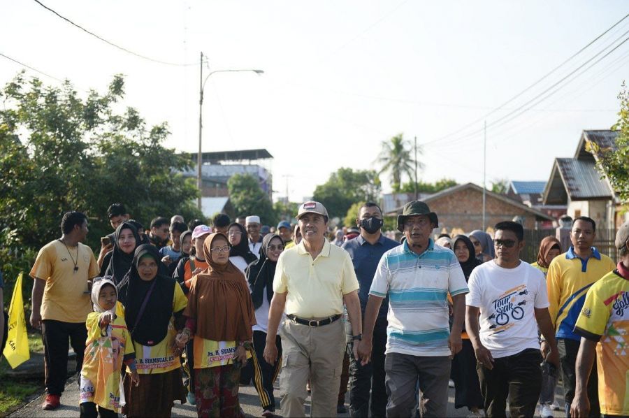 Ribuan Masyarakat Sei Apit Jalan Sehat Bersama Gubernur Syamsuar
