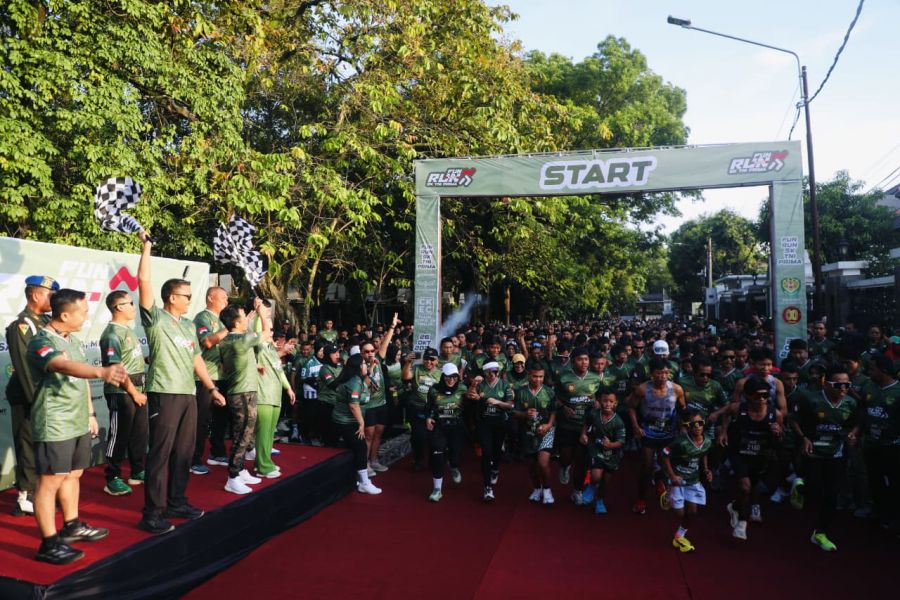 Ribuan Warga Meriahkan Fun Run 5K TNI Prima di Purwakarta