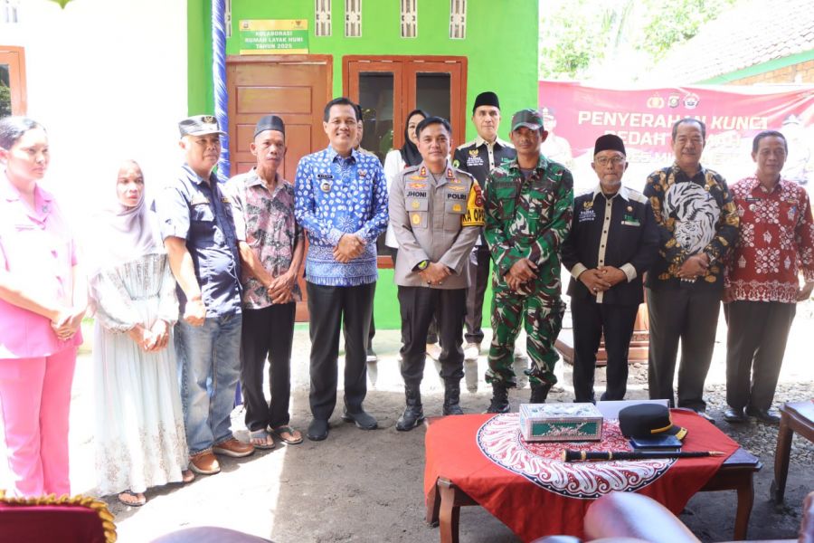 Rumah Tak Layak Huni Disulap! Polres Muara Enim Serahkan Bedah Rumah untuk Warga