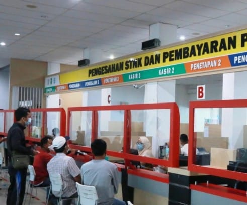 Samsat Riau Perpanjang Jam Pelayanan hingga 16.00 WIB Jelang Berakhirnya Program Pemutihan Pajak