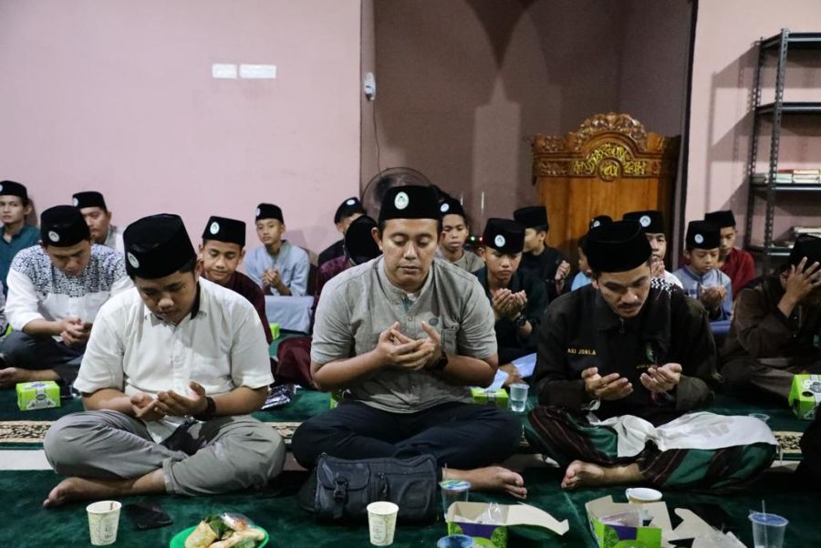Santri Dukung Ganjar Peringati Nuzulul Quran di Riau dengan Ceramah, doa dan Penyerahan Bantuan