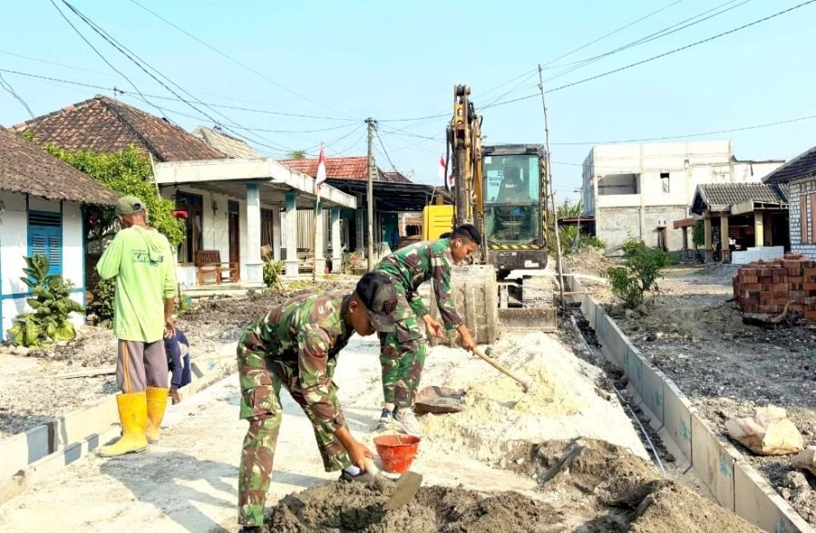 Satgas TMMD 129 Bojonegoro dan Warga Kesongo Wujudkan Drainase Bebas Banjir
