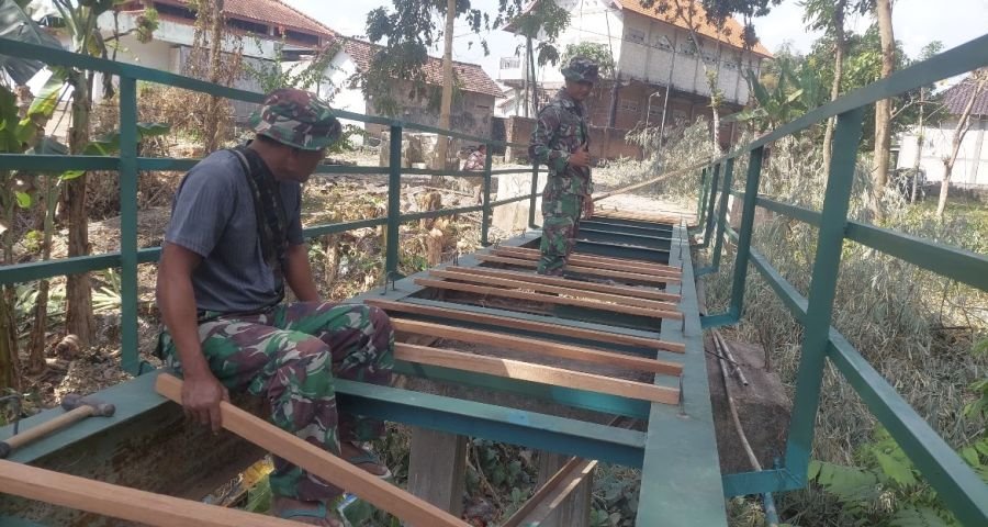 Satgas TMMD 129 Kodim 0813 Bojonegoro Kebut Perbaikan Jembatan Kesongo