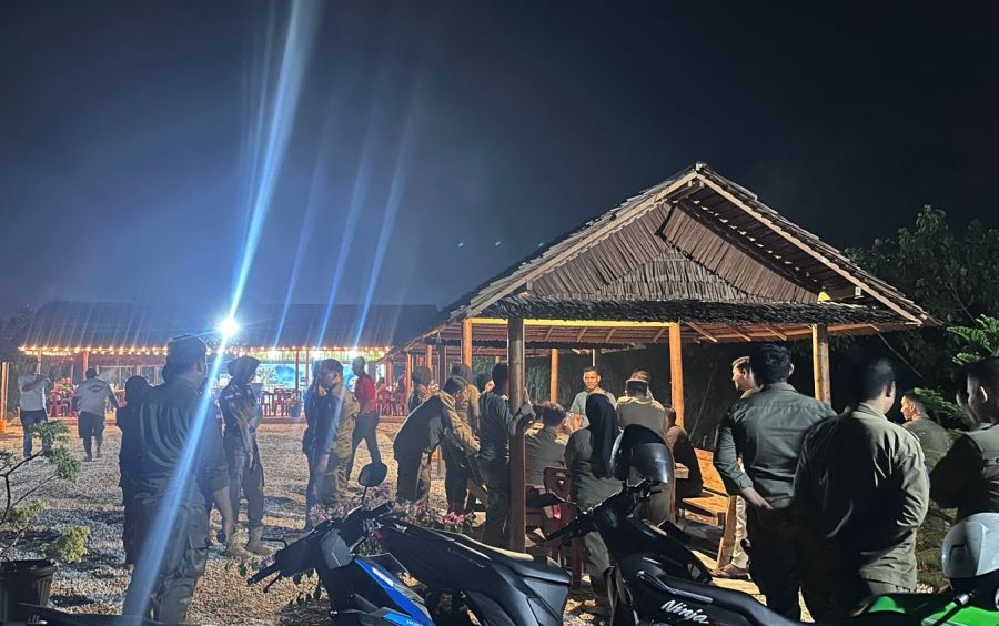 Satpol PP Pekanbaru Razia Kafe SM Amin Malam Hari