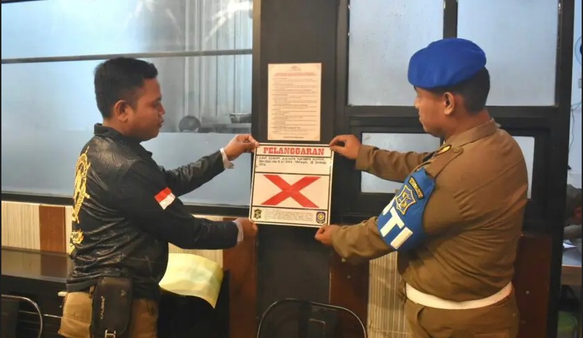 Satpol PP Surabaya Tindak Dua Restoran Jual Miras Selama Ramadan