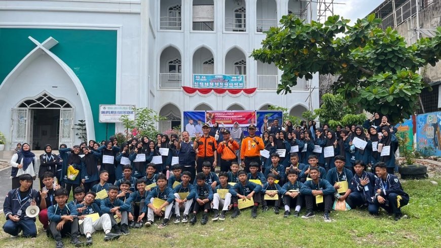 Senkom Bekali Siswa AMBS Pekanbaru Simulasi Tanggap Bencana