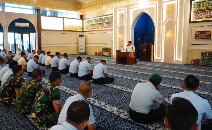 Shalat Dhuha dan Kajian Ustadz Asrori Hangatkan Pagi di Lanud Roesmin Nurjadin