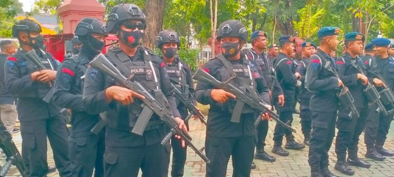 Sidang Kasus Kanjuruhan, Personel Gabungan Polrestabes dan Polda Jatim Siaga di PN Surabaya