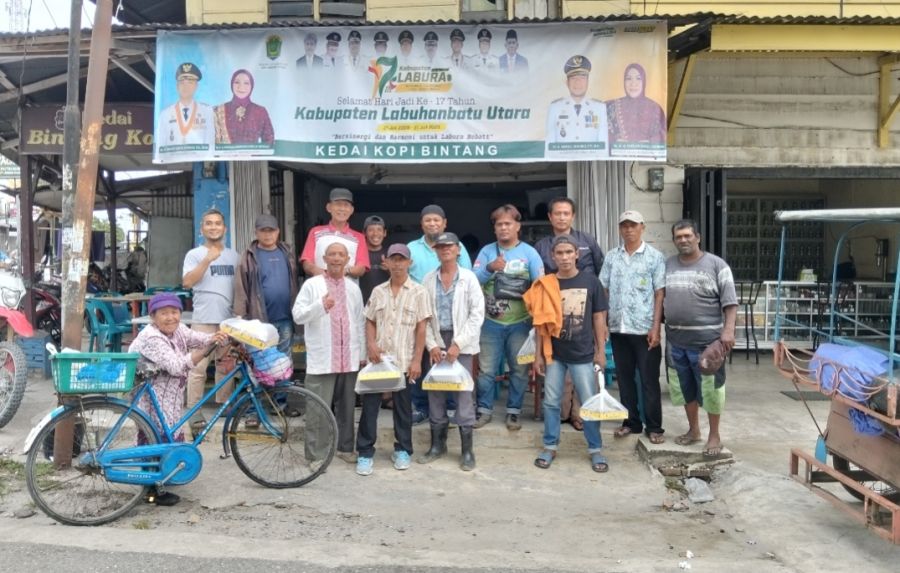Sigapnews Sumut dan Warkop Bintang Kopi Gelar Jumat Berkah Bersama Abang Becak
