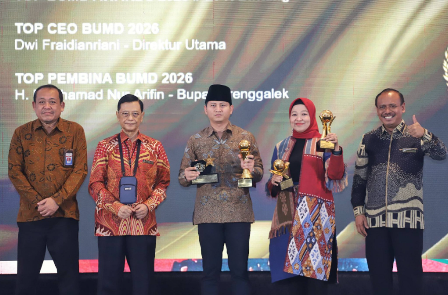 Sinergi Bupati dan BUMD Berbuah Prestasi, BPR Jwalita Raih Golden Trophy 2026