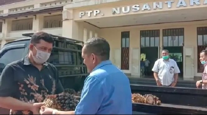 Sosok Peduli yang Selalu Pasang Badan demi Kebenaran