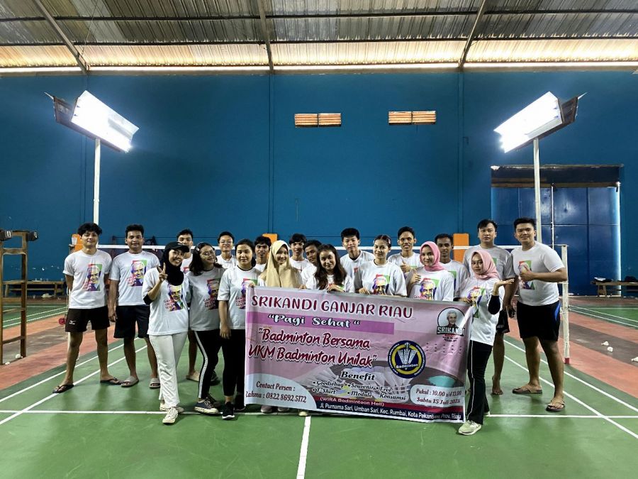 Srikandi Ganjar Adakan Latihan Badminton Bareng Milenial di Pekanbaru