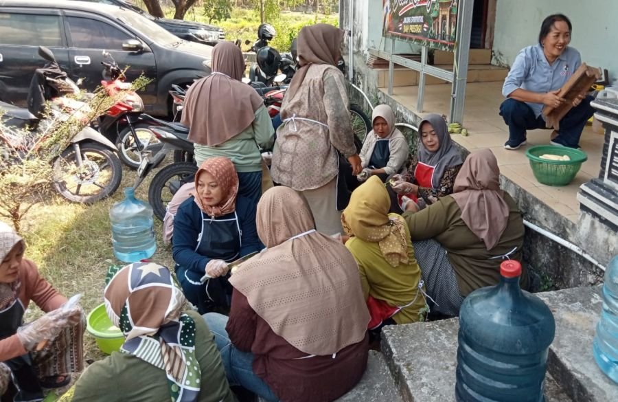 Srikandi Kesongo Bikin Olahan Pisang Jadi “Renjana” Renyah