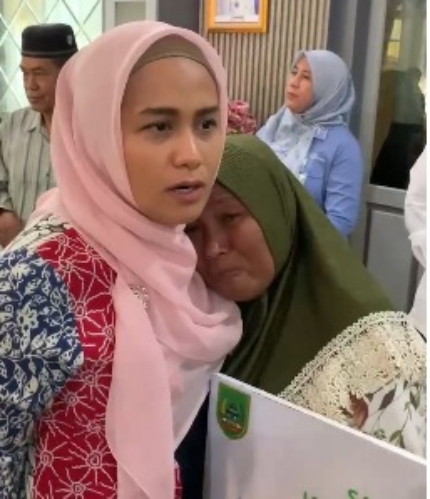 Tangis Pecah! Legislator Karmila Sari Bantu Ahli Waris Dapatkan Santunan BPJS
