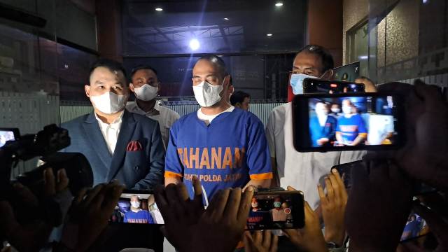Terjerat Kasus KDRT, Ferry Irawan Ditahan di Mapolda Jatim