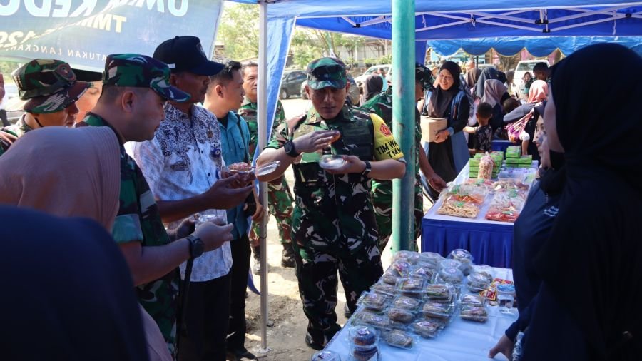 Tim Wasev TMMD 129 Bojonegoro Borong dan Bangkitkan UMKM Lokal 