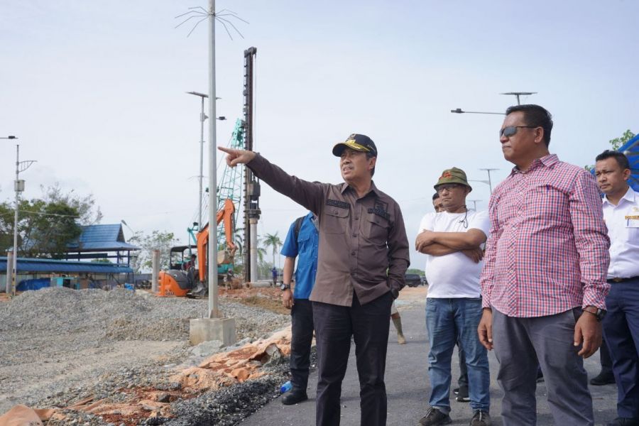 Tinjau Pelabuhan Mengkapan, Gubernur Syamsuar Ingin Bangunan Berciri Khas Melayu