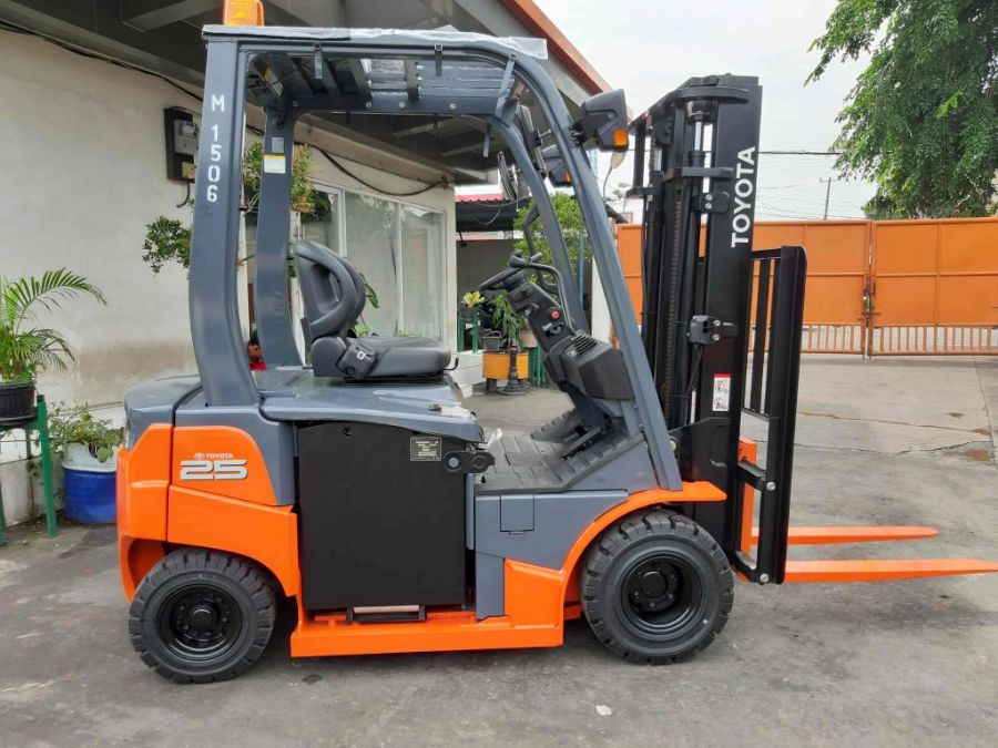 Traktor Nusantara: Jenis Forklift 2,5 Ton yang Paling Banyak Digunakan