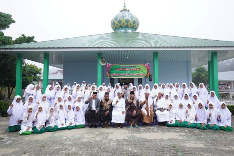 Wagub Riau Ajak Jemaah Masjid Ponpes Badrul Islam Evaluasi Ibadah